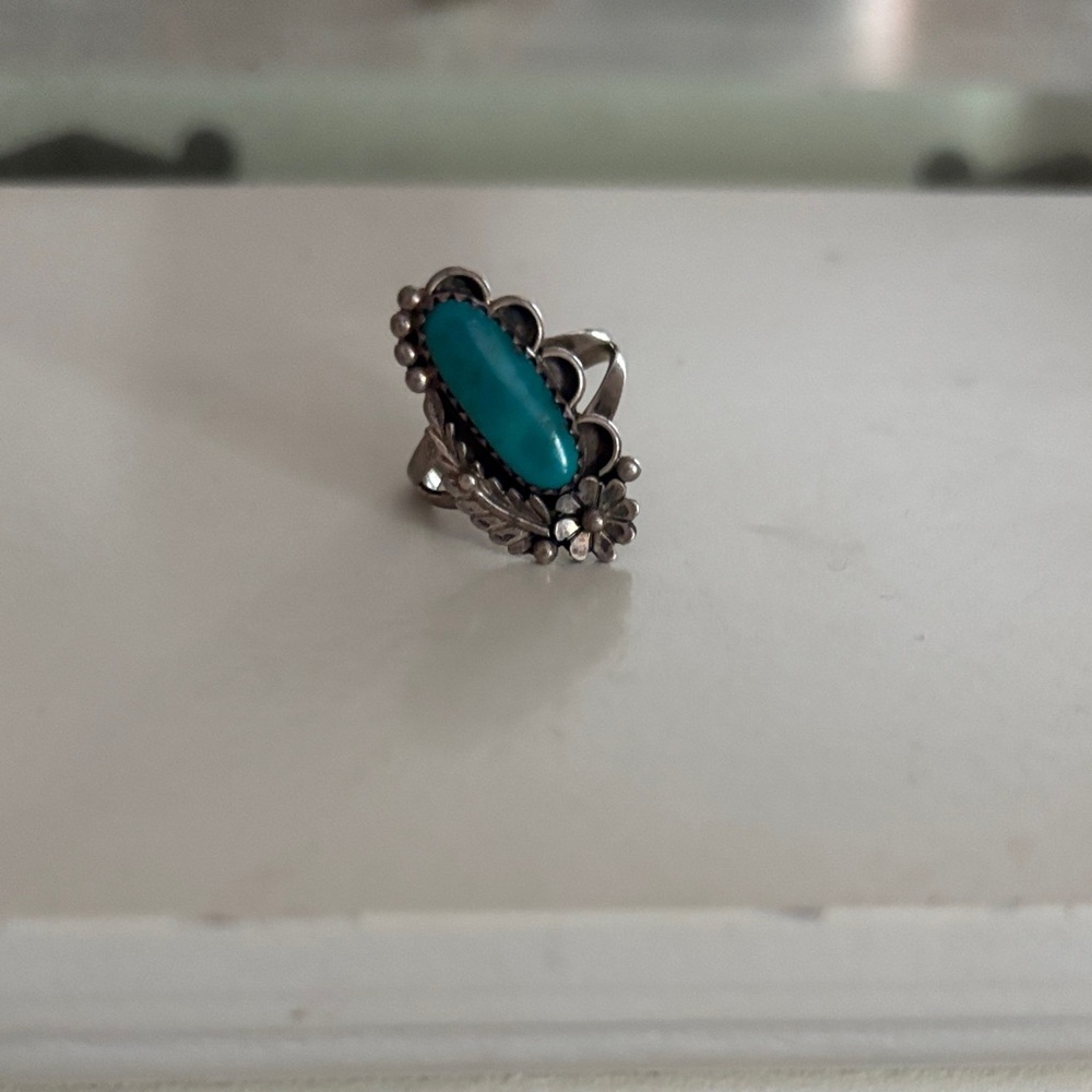 Steeling Silver Floral Turquoise Ring